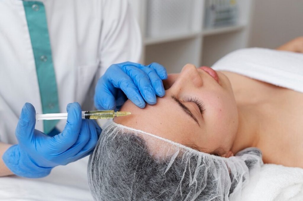 Injection d’acide hyaluronique : avantages, utilisation et précautions